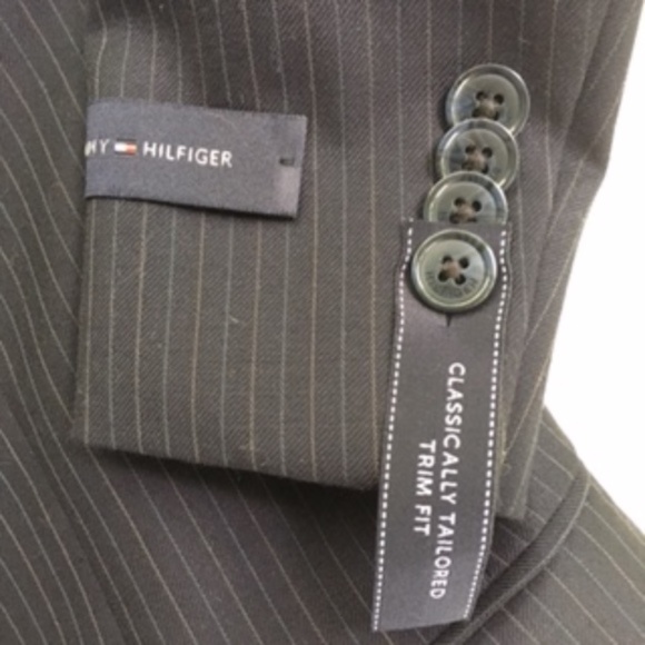 Navy Pinstripe 90% off New with Tags Tommy Hilfiger 2-Button - Picture 4 of 8